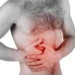 Що може боліти в правому боці під ребрами