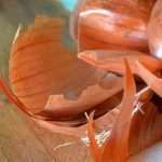 Цибульне лушпиння збирайте, в лікуванні застосовуйте