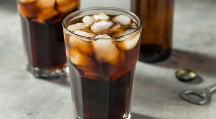 Приховані ризики дієтичних газованих напоїв: чому відсутність цукру не означає здорове харчування