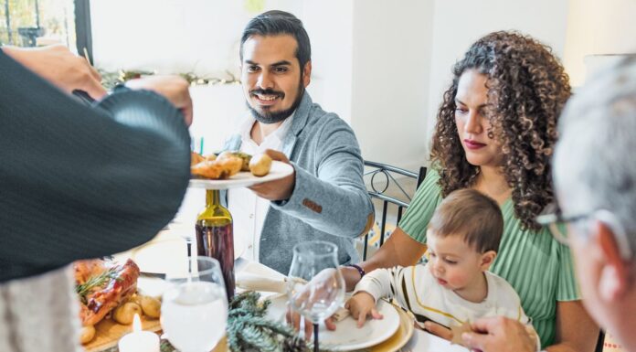 Як пережити святкові застілля, приймаючи препарати GLP-1: практичний посібник