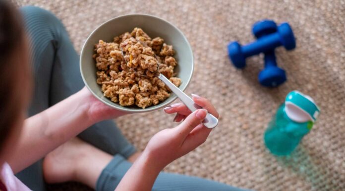 Тренування натщесерце або після їжі: яка стратегія допоможе досягти спортивних цілей?