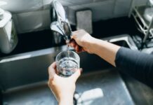 Pengertian Air Minum: Jenis, Manfaat, dan Risikonya