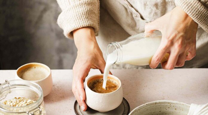 Щоденна вівсяна каша: дослідження потенційної користі вівсяного молока для здоров’я 🥛