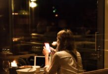 ДеньЗакоханих: Посібник із самотності та самозакоханості