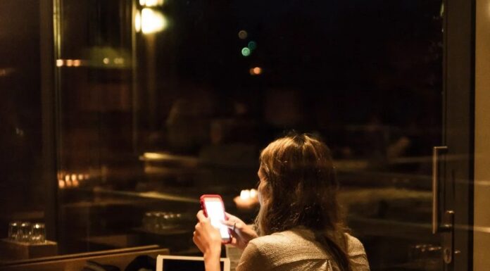 ДеньЗакоханих: Посібник із самотності та самозакоханості