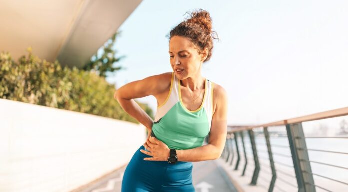 Чому болять м’язи живота після бігу: посібник для бігунів