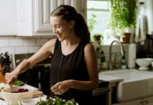 Час прийому їжі та остеопороз: новий зв’язок зі здоров’ям кісток