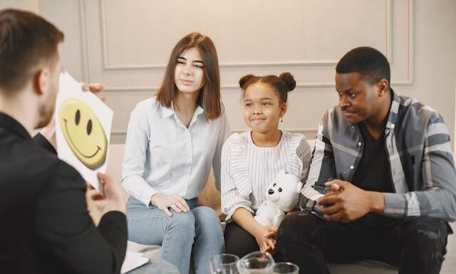 Дитяча психотерапія: посібник для сімей