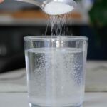 Сіль у ранковій воді: що говорить наука