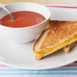 Наука про Затишок: Як Смажений Сир та Томатний Суп Впливають на Ваш Організм