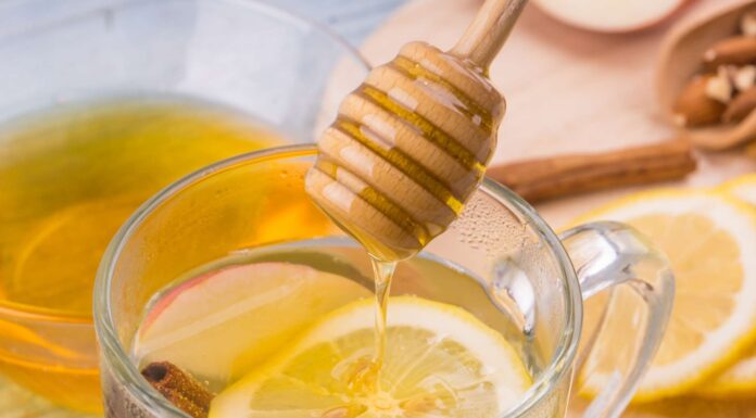 Тепла вода з лимоном: користь, підтверджена наукою