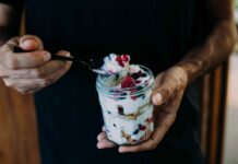 Оптимізація Вживання Йогурту: Час для Травлення та Білка