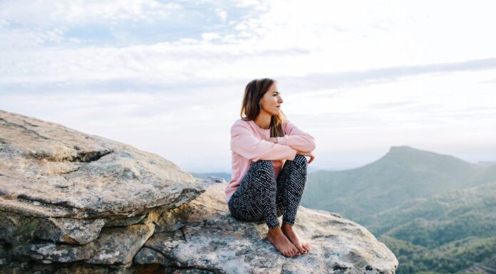 Негативні Емоції Пов’язані з Прискореним Погіршенням Когнітивних Функцій: Нове Дослідження Наголошує на важливості Емоційного Регулювання