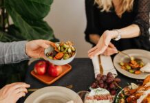 Чи впливає ваша вечеря на згадку? Нове дослідження вивчає зв’язок між часом прийому їжі та здоров’ям мозку