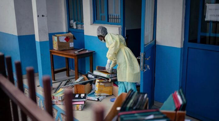 Американець заразився лихоманкою Ебола. Ось їхній ” План Б»