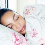Perché raffreddare la camera da letto fino a 65°F è più efficace della melatonina o del rumore bianco
